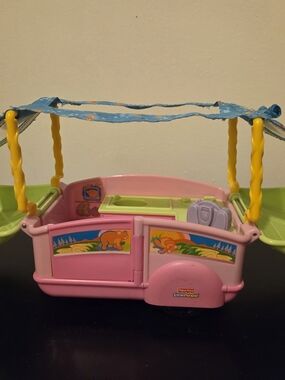 Little People Sarah Lynn Pink Pop Up Adventure Camper